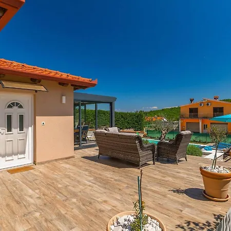 Krasna Kuca * プーラ