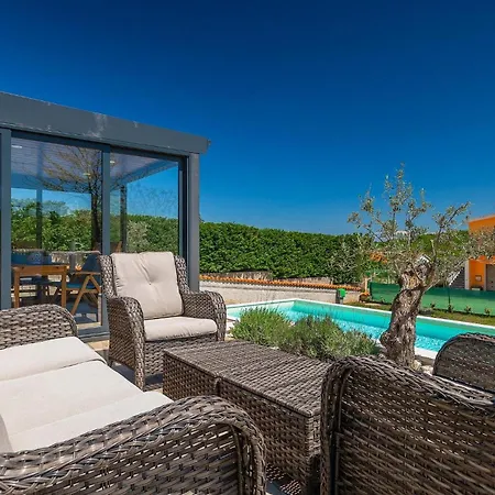 Krasna Kuca Holiday home *