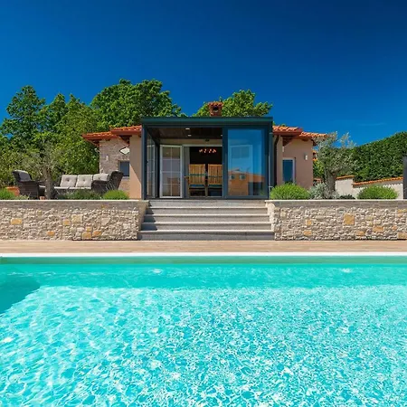 Krasna Kuca プーラ