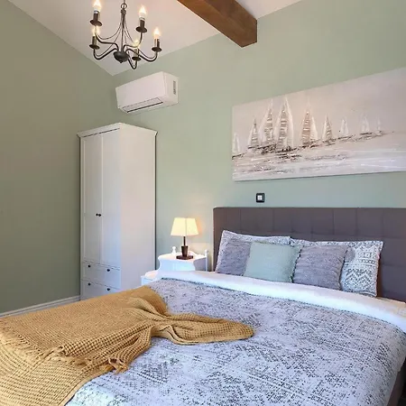 Krasna Kuca * プーラ