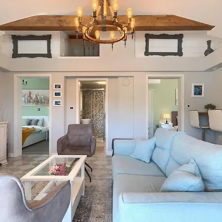 Krasna Kuca プーラ